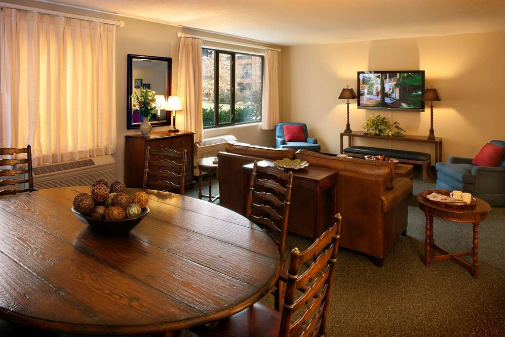 Williamsburg Woodlands Hotel & Suites, An Official Colonial Williamsburg Hotel Kamer foto